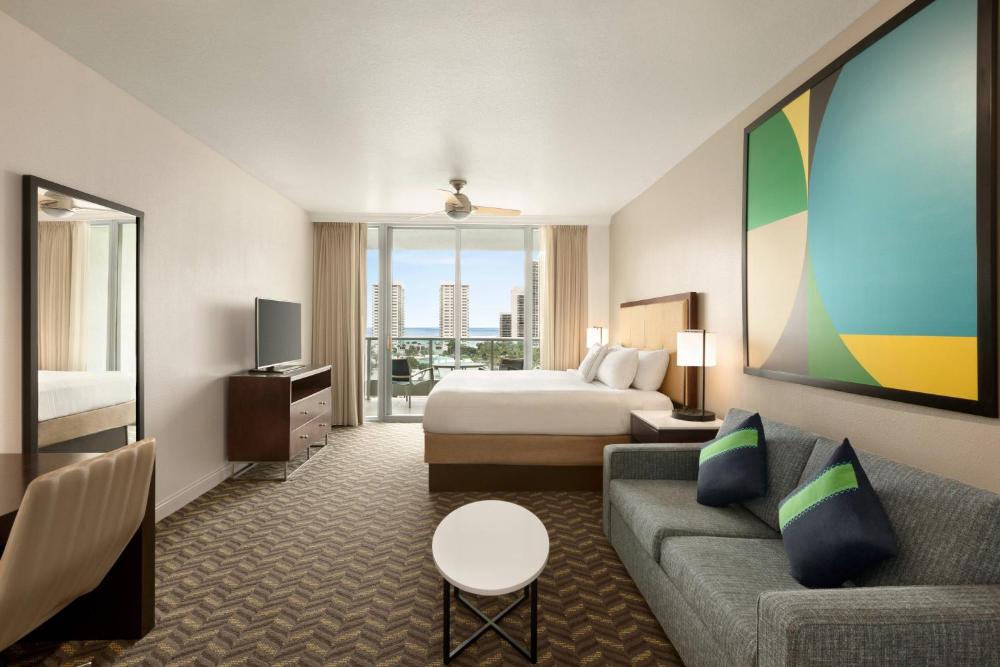 King Studio with Sofa Bed and City View - Hearing Accessible interior